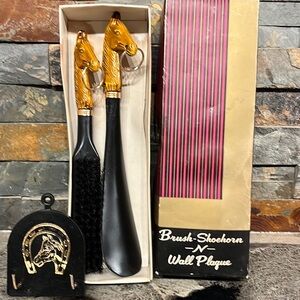 Vintage Sea Horse Shoehorn & Brush Florida Wall Plaque plastic Original Box